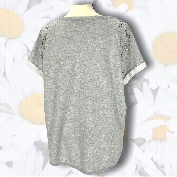 3/$10🙌 Studded Gray Short Sleeve Sweatshirt XL - Picture 4 of 15
